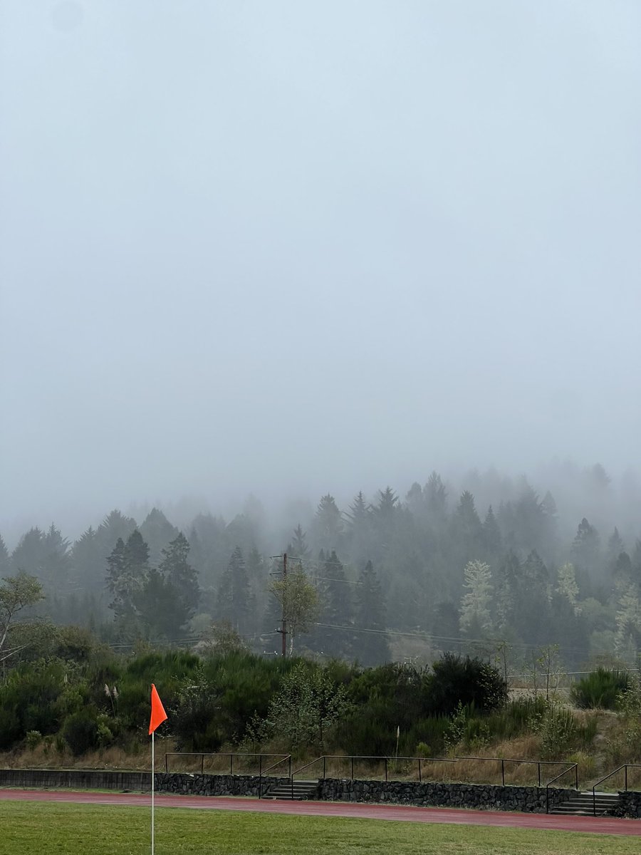 tialg02's tweet photo. October vibes 😗 https://t.co/HMKdnJnGFc