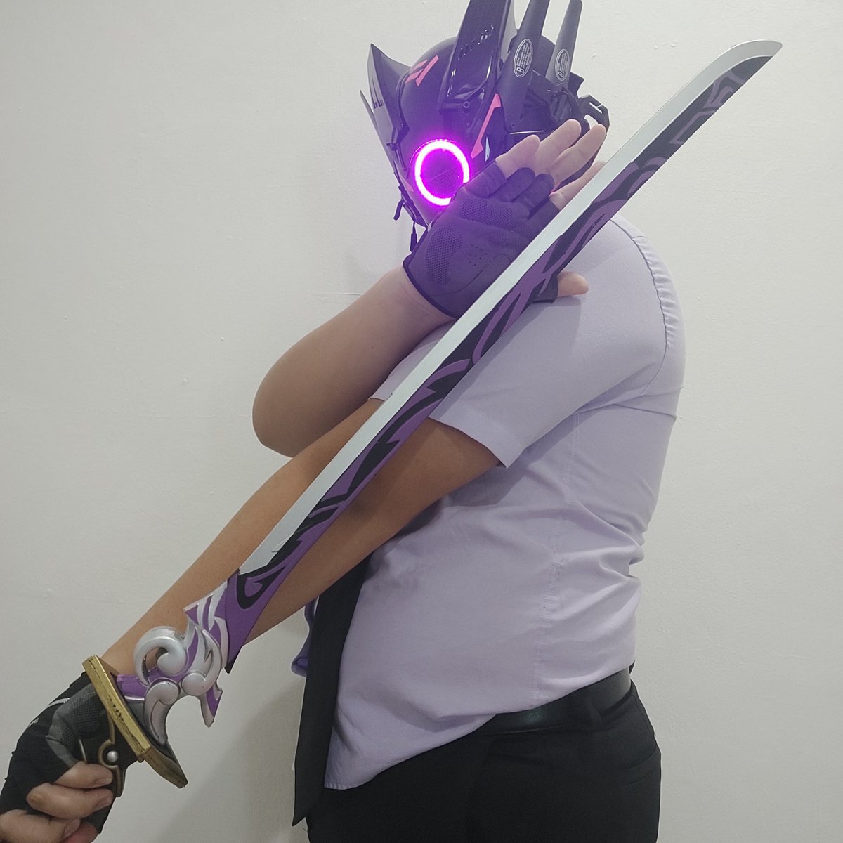 C1Saikuro's tweet photo. Pics ft. sword prop https://t.co/9RsMbbRiyJ