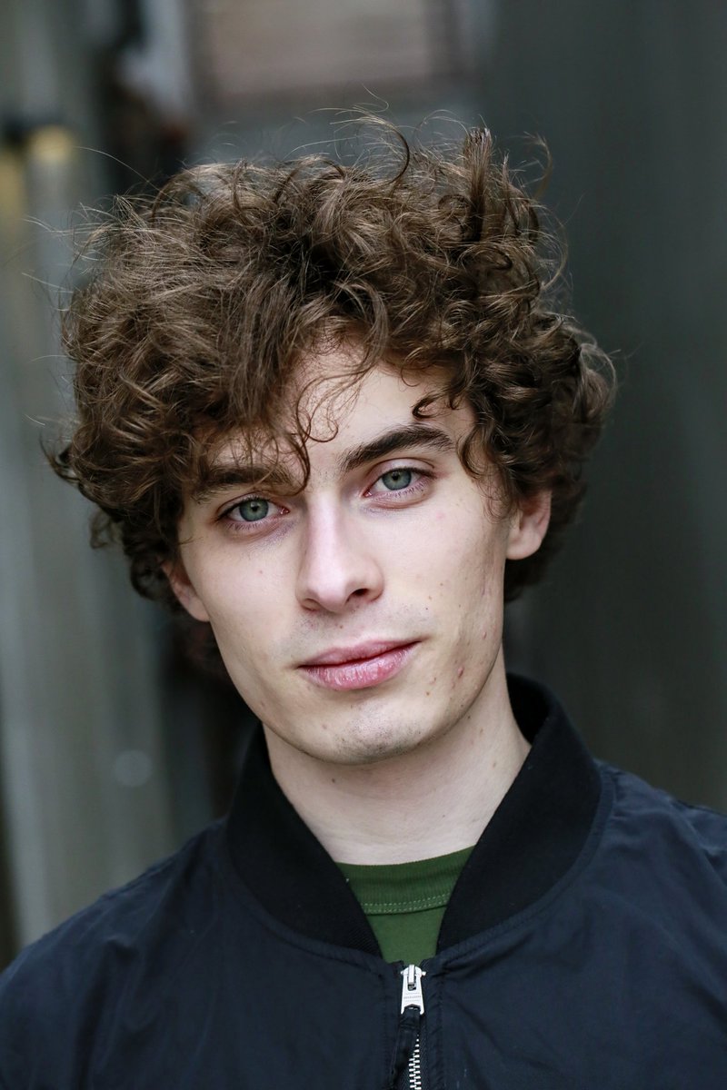 ImagesHector's tweet image. Neighborhood walk.  I find it a great idea to just walk with the photo subject, chat, and somehow, a magical space will show up.  Afternoon appointments available.  One hour session. Flat rate.