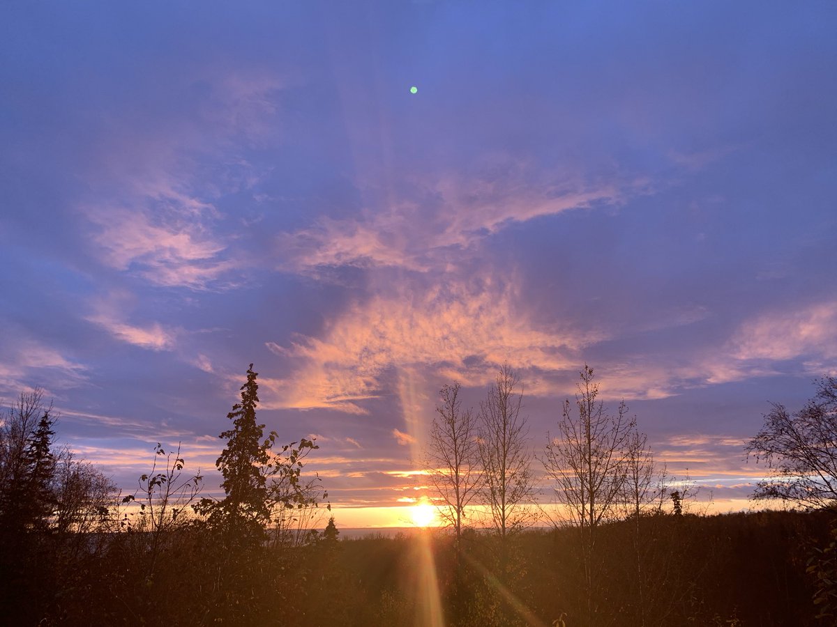 Firebrand101's tweet photo. The light was right 😊
#sunset #alaska #alaskasunset #sunsetlovers #sunsetphotography #goldenhour #glow #selfie #sunsetselfie https://t.co/nJivpwgLFl