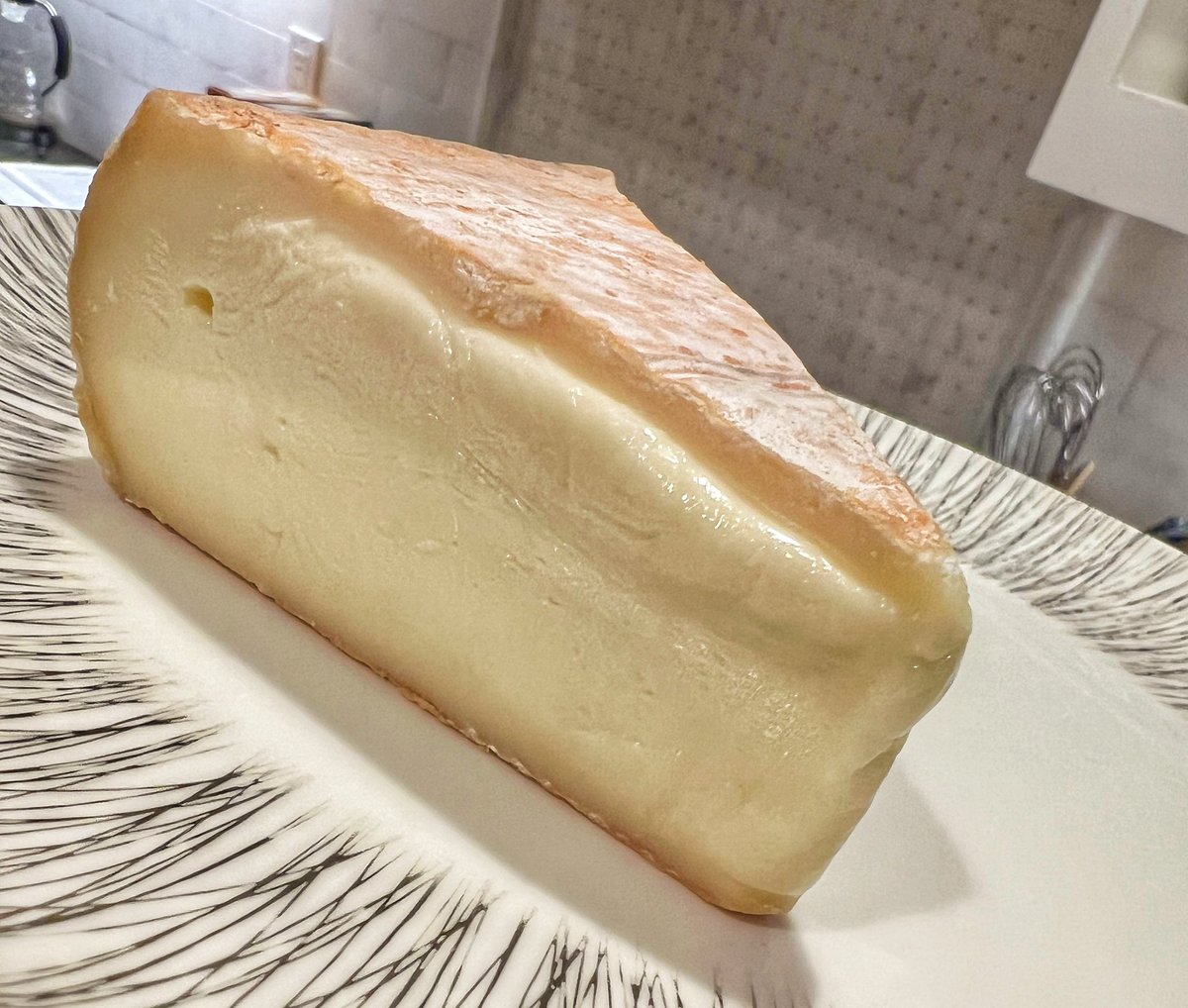 ChefGruel's tweet photo. Dinner tonight / Tallegio - One of the best cheeses out there. Easy to find in the US and relatively inexpensive compared to other European cheeses. It’s washed rind which creates a more linger exterior but the flavor is earthy with mushroom notes and somewhat sweet. I eat it cold but it’s drool worthy melted into pasta or rice.