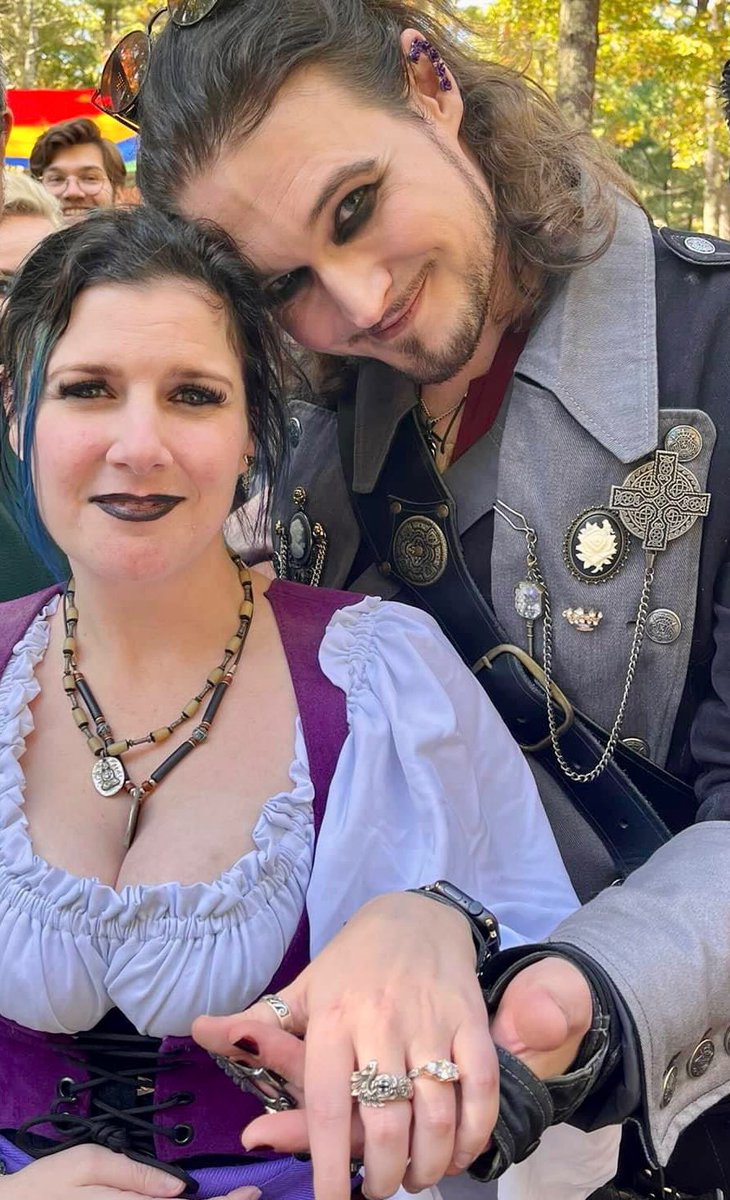 thatgreygentlem's tweet photo. @WhenFandomS &amp; I did a thing this weekend.

Enormous thanks are owed to #Jacqueszewhipper &amp; @KRFaire for making this an absolutely magical day ❤️ https://t.co/Dz7vKSJYOS