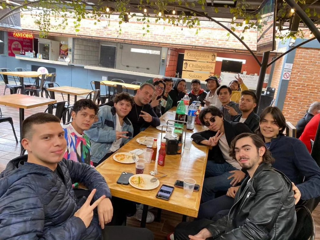 EfimeroOficial's tweet photo. Tulancingo, muchas gracias por vibrar con nosotros, estuvieron increíbles.🤌🏻😍
@aureamusica_oficial muchas gracias por invitarnos y por todas las atenciones, y a @officialbalam__ que gusto coincidir, nos vemos muy pronto 🍃❤️
📸: @eduardo_xool https://t.co/wFiXZei2LQ