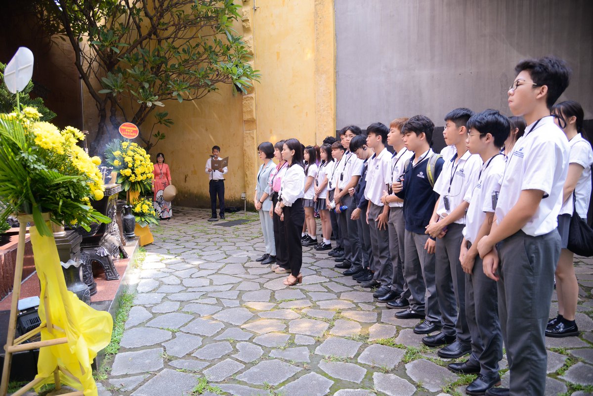 BVISHanoi's tweet image. BVIS Hanoi celebrates the 69th anniversary of the Hanoi's Liberation Day (Oct 10, 1954 - 2023)
Our Year 10 students had a tour of Hoa Lo Prison to commemorate the achievements of heroic martyrs and learn about the difficult lives of prisoners of war.
#BVISHanoi #NAE