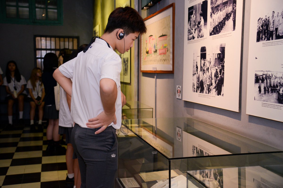 BVISHanoi's tweet image. BVIS Hanoi celebrates the 69th anniversary of the Hanoi's Liberation Day (Oct 10, 1954 - 2023)
Our Year 10 students had a tour of Hoa Lo Prison to commemorate the achievements of heroic martyrs and learn about the difficult lives of prisoners of war.
#BVISHanoi #NAE
