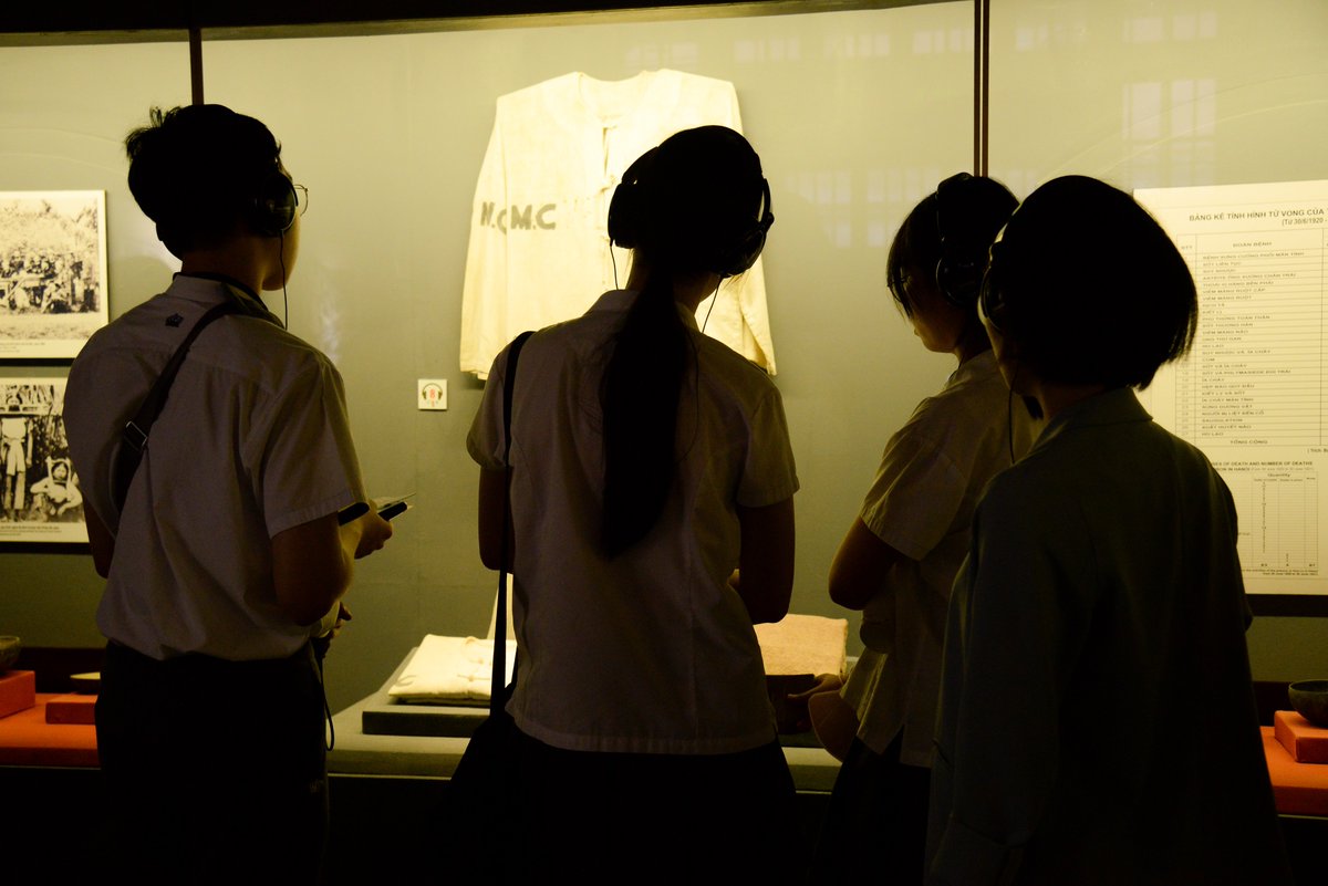 BVISHanoi's tweet image. BVIS Hanoi celebrates the 69th anniversary of the Hanoi's Liberation Day (Oct 10, 1954 - 2023)
Our Year 10 students had a tour of Hoa Lo Prison to commemorate the achievements of heroic martyrs and learn about the difficult lives of prisoners of war.
#BVISHanoi #NAE