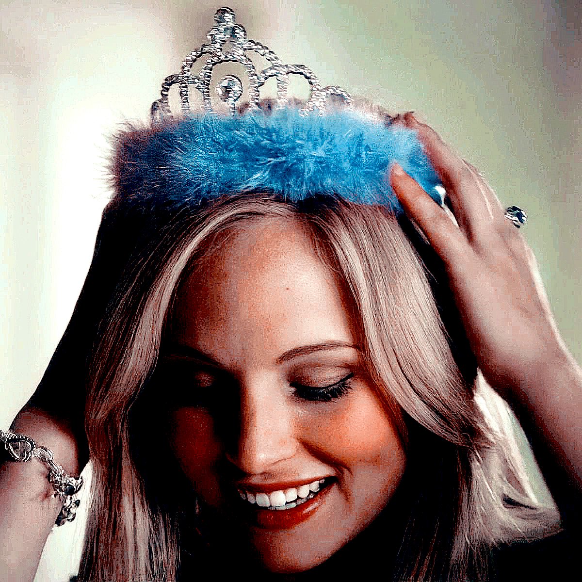 FlowTheCurse's tweet image. It’s my birthday and I’m expecting gifts and champagne.