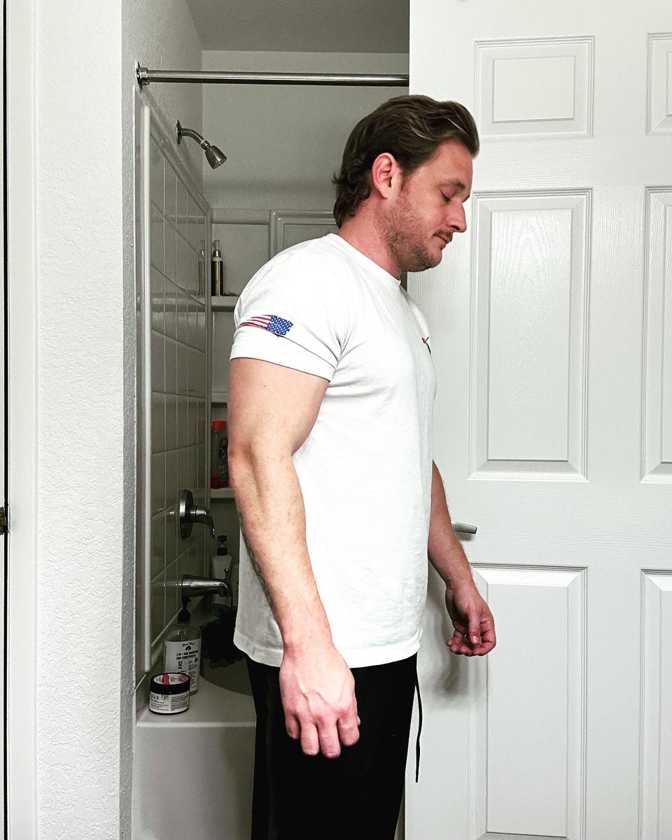 rayshhhhhh's tweet image. Photo before (Nov 2022) and now. 

Guys, if you have low #testosterone and 
1. Not getting results in the #gym you desire
2. Are continuously #demotivated
3. Have #brainfog
4. Low sex drive
5. Have a bubble gut you can’t get rid of

Check out @tclinics_usa…