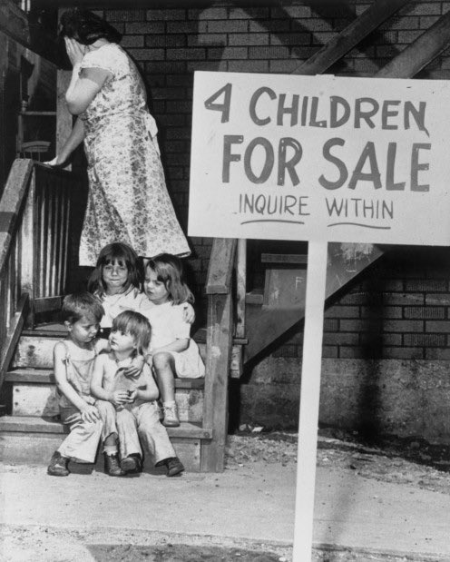 The photo below was taken in 1948 in Chicago, United States. It shows four siblings and their mother at the entrance to their house. In front of them is a gigantic sign saying: "4 children for sale inquire within."

As it happens, the photo was real and the children were indeed