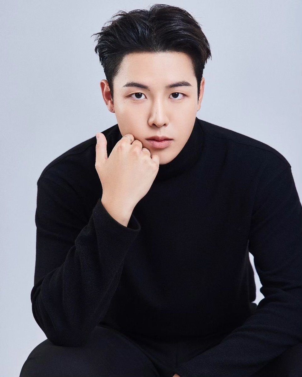 TheSensualHyung's tweet photo. Boyfriend material. #KYUNGHO #TO1 #TOOGETHER https://t.co/pP46Nl3xzp