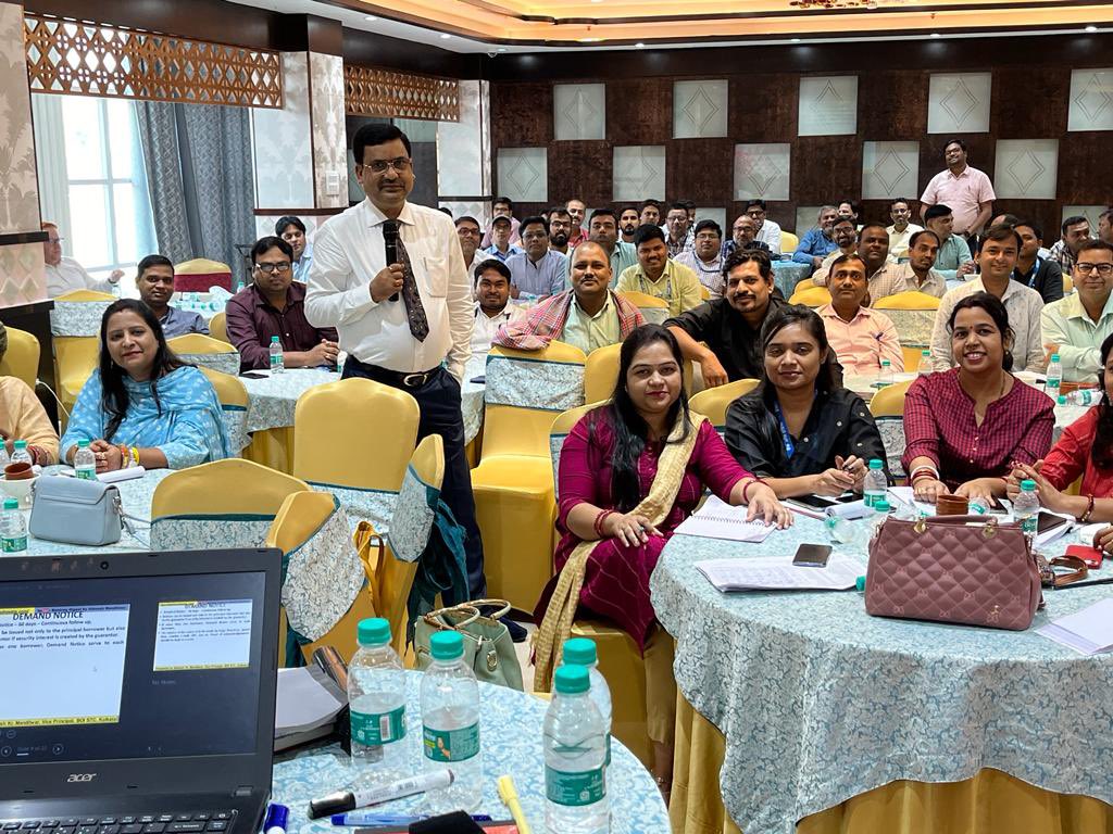 amandilwar's tweet photo. कोई भी संबंध, 
    स्वयं की इच्छा से नहीं जुड़ता। 
 
आपको कब, 
     कहाँ और किससे मिलना है, 
            ये केवल ईश्वर तय करते हैं। 

अतः हर रिश्तों को, 
      ईश्वर का सौग़ात की तरह, 
            सम्मान करें और 
                   मधुर सम्बंध बनाए रखें।  

       🌹जय श्री राम🙏 https://t.co/DFk0A1Nf4C