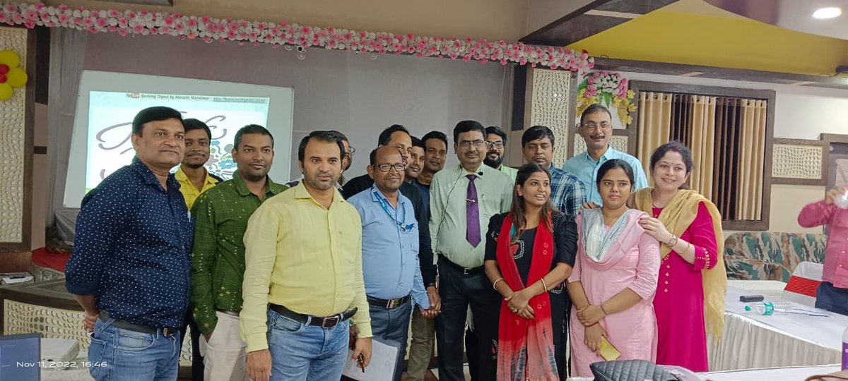 कोई भी संबंध, 
    स्वयं की इच्छा से नहीं जुड़ता। 
 
आपको कब, 
     कहाँ और किससे मिलना है, 
            ये केवल ईश्वर तय करते हैं। 

अतः हर रिश्तों को, 
      ईश्वर का सौग़ात की तरह, 
            सम्मान करें और 
                   मधुर सम्बंध बनाए रखें।  

       🌹जय श्री राम🙏