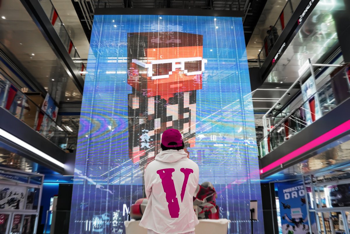 🌞 Good morning, everyone! 🌞
💥Today, the @MeebitsDAO vibe is off the charts! 
💫Giant Meebits NFTs are rotating, and we can already envision an immersive metaverse space! 🚀