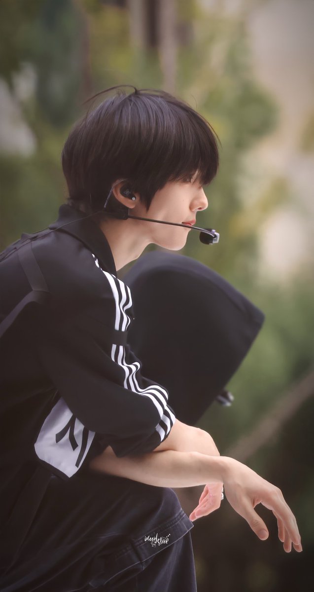 jjjspnm's tweet photo. จีซองหน้าสดผมไม่เซ็ทหล่อสะอาดเหมือนอาบน้ำทุกชั่วโมง https://t.co/ZkdhEG6Srb