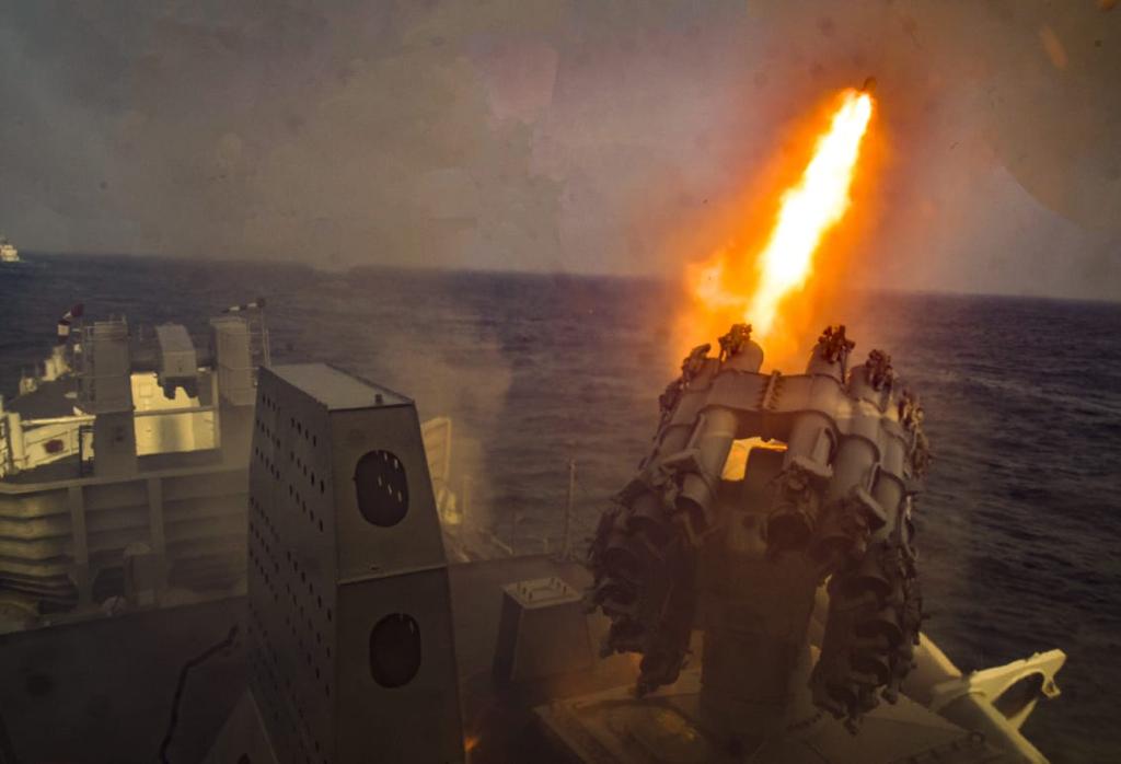 indiannavy's tweet photo. @IN_EasternFleet Op Readiness Inspection by #FOCinC #ENC.

- surface, sub-surface, air &amp; anti-air ops by #EasternFleet ships

- Unalerted exercises

- weapon firings incl #antisubmarine wpns

- amphibious ops

@IN_HQENC

#IndianNavy
#CombatReadyCredibleCohesive
#FutureProofForce https://t.co/WEBbCA8KdY
