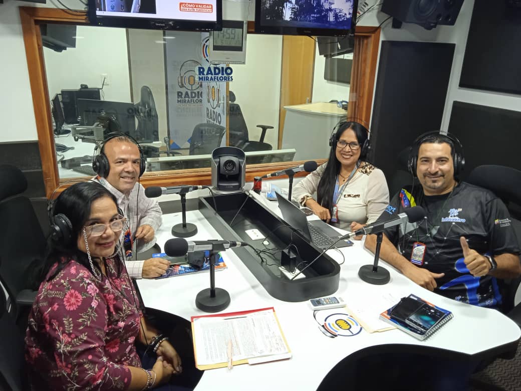 #7añosRadioMiraflores esta red de estaciones de radio incluye noticias de última hora,  programas analíticos de destacados expertos, periodismo profesional,  deportes, música y programas de entretenimiento.
"La voz de la verdad"
<a href="/ThaChacoa/">Tha@ha</a> 
<a href="/marjosira/">Iramer Olivero</a> 
<a href="/Yar33L/">Infocentro Los Chucos YARACUY</a> 
<a href="/InfoNe11/">InfoNe11Tacarigua</a>