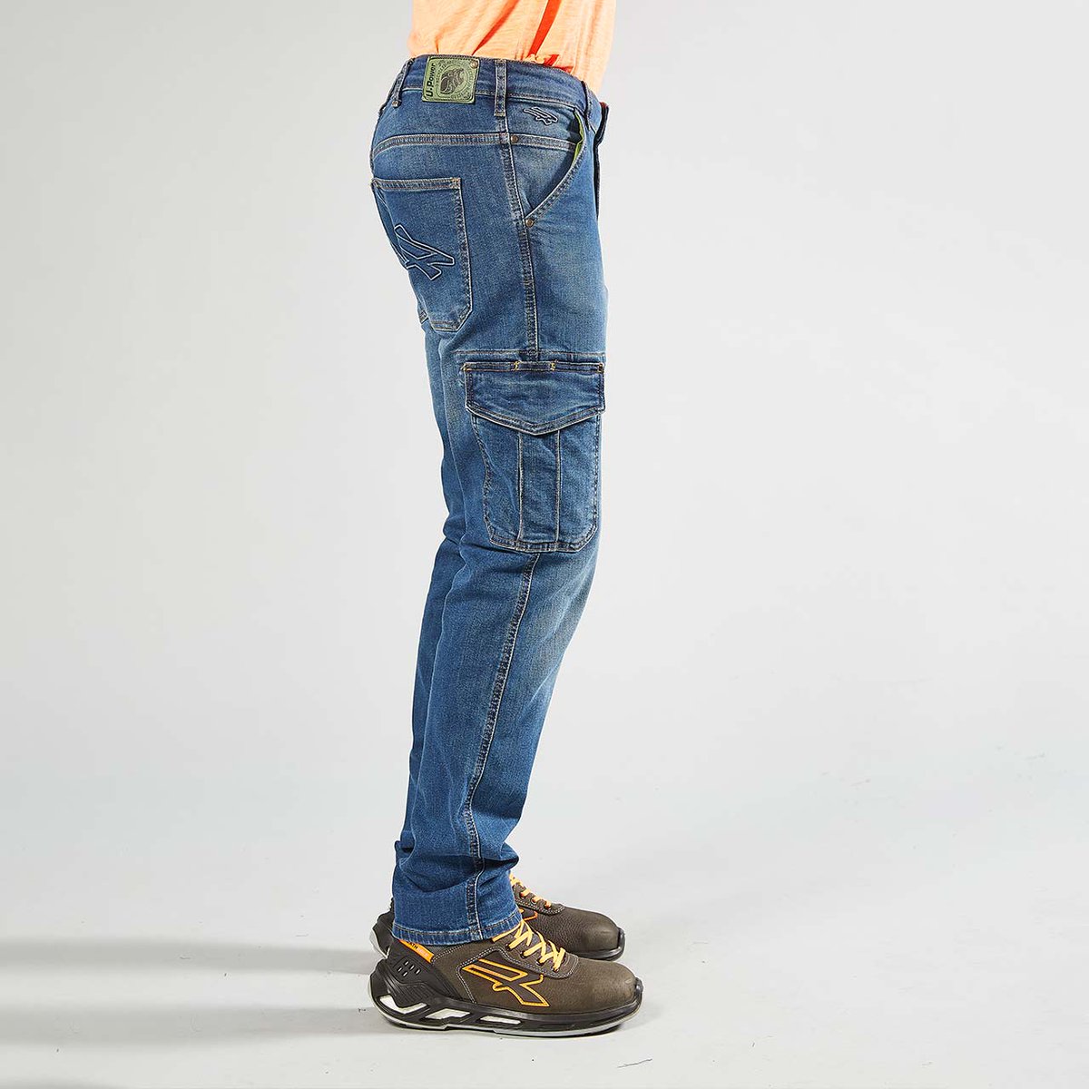 U-power Guado Work Pantolon

Düğmeli ve kalem yuvalı iki büyük yan cepli, streç kumaştan iş giysisi kargo kotu.

%20 geri dönüştürülmüş pamuktan üretildi.

ankaoutdoor.com/urun/u-power-g…