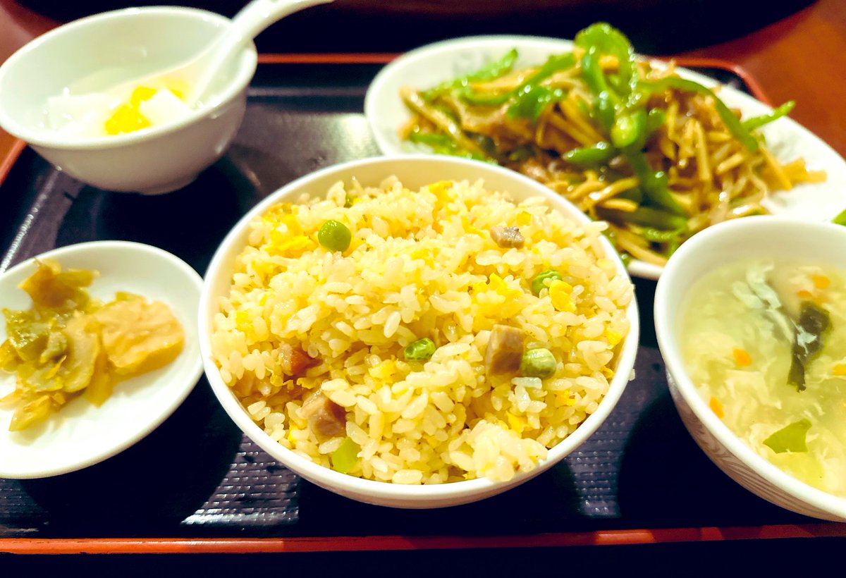 KM_PND's tweet photo. この辺りは中華屋しかないのか⁇
オシャレlunchにたどり着けないw

#ランチ #ボリューミー https://t.co/Ji2QXq3pvY
