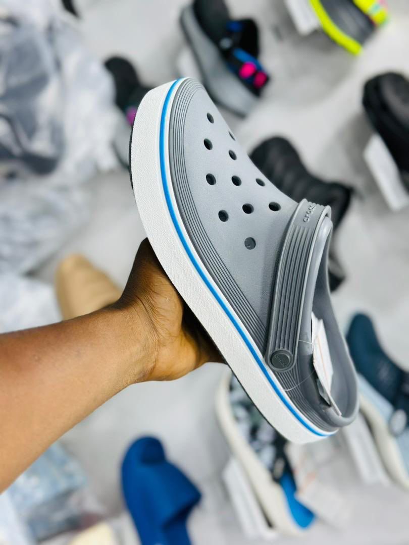 crocskali's tweet photo. Can i get a retweet?🤌🏾❤️‍🔥

Original crocs band available.
Sizes 36 to 46.
Price - 45000 tshs.

DM/Call/Whatsapp || kindly retweet
0769928320 https://t.co/w4h0eZTJzc