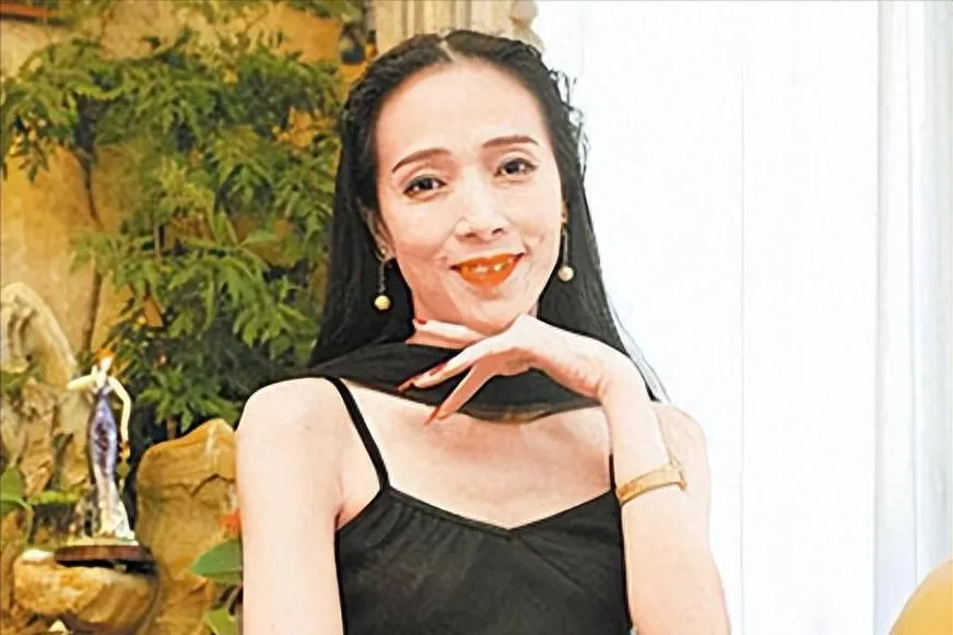 Alejan10011's tweet photo. At the age of 19, she was raped by a rich man and married into a wealthy family, abandoning her biological daughter, and her life is too difficult to understand https://t.co/zLtbKAmOC1