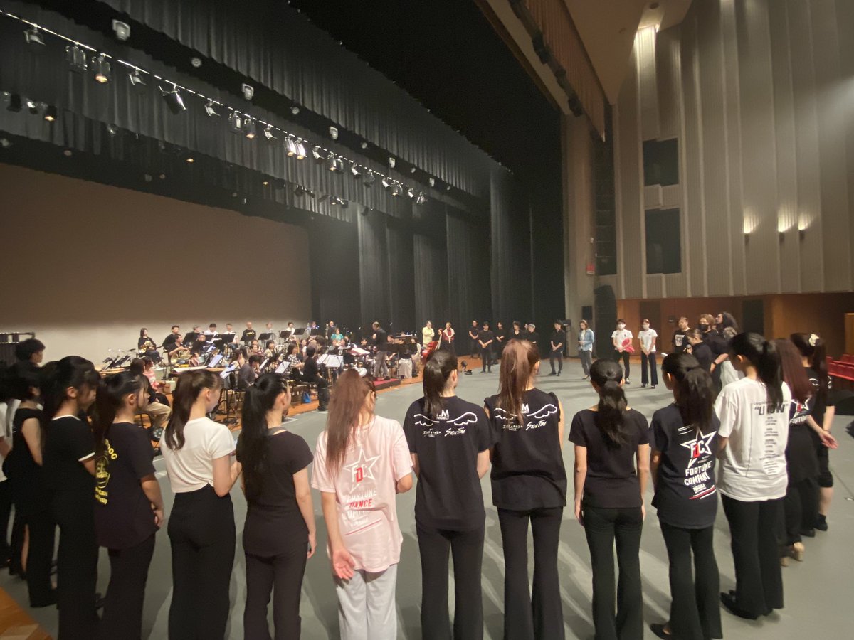 Ms_dancecompany's tweet photo. 先日北九州で開催された"ミュージカル・ミーツ・ウインドオーケストラ"が無事終了致し致しました！👏🏻

たくさんのご来場ありがとうございました！！✨

発表されました通り、1月27日(土)アクロス福岡シンフォニーホールにて開催が決定！🙌🏻

また1月にアクロス福岡でお会いしましょう😌✨✨ https://t.co/QM2Of3NWd6