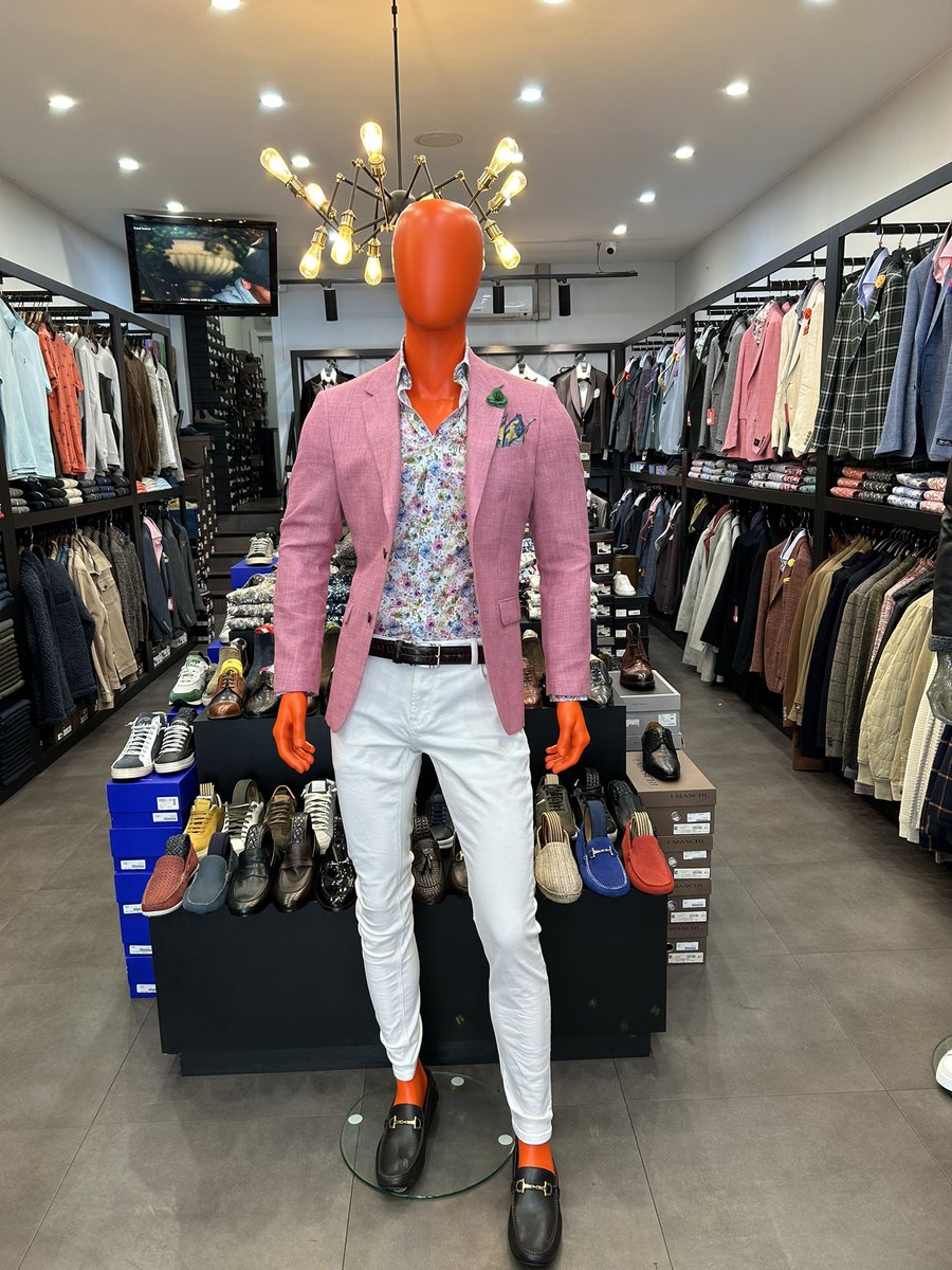 ScudMark's tweet photo. Spring carnival is fast approaching @menzclub 🐎
@FlemingtonVRC @Racing

#dressedbymenzclub #menswear #mensfashion #menstyle #shopping #spring #springcarnival #Racing #fashion #menzclub #dapper #style #chino #shoes  #jeans  #sneakers #blazer #atpco #p448 #pearlykings https://t.co/WAR5Q0aefI