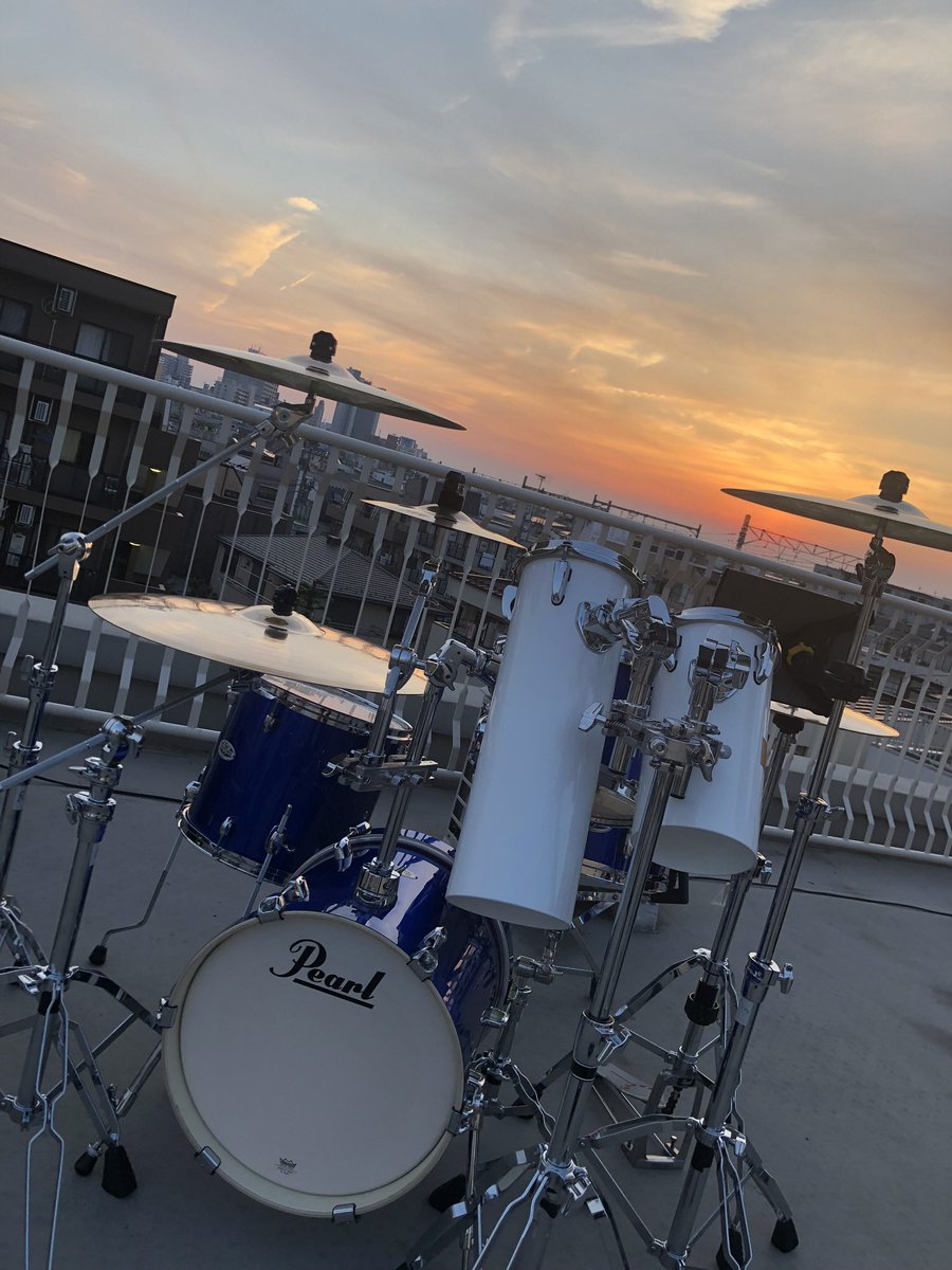 Nobu_Drummer's tweet photo. 10月10日はドラムの日🥁
拘りのマイドラム3台!!!
ドラムセットを持つとそれだけでモチベーション上がるよね🤘
#ドラムの日 #10月10日 #ドラム #pearl #sabian #ahead #aquarian #drum #rock #mydrum #drummer https://t.co/vckABqFzpD