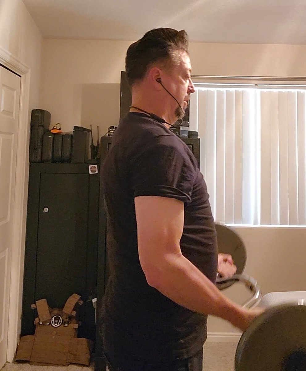 roundsixeric's tweet image. I've had one hell of a rough ride. I'm feeling better than ever mentally, physically, and spiritually. Losing weight and building muscle. Working out daily and choosing happiness and kindness. Good people surrounding me and I'm playing big in the game of life. ❤️