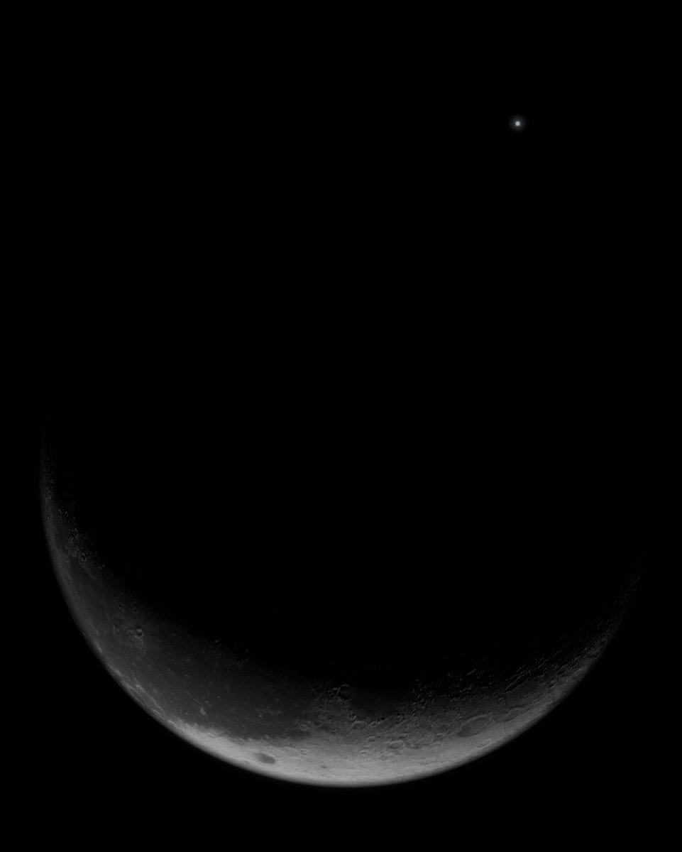 ExploreCosmos_'s tweet photo. The Moon elicits a profound sense of mystery and enchantment, captivating the imagination with its timeless beauty.
#MoonToday #TheMoon #LookUp https://t.co/NmxCx6LXri
