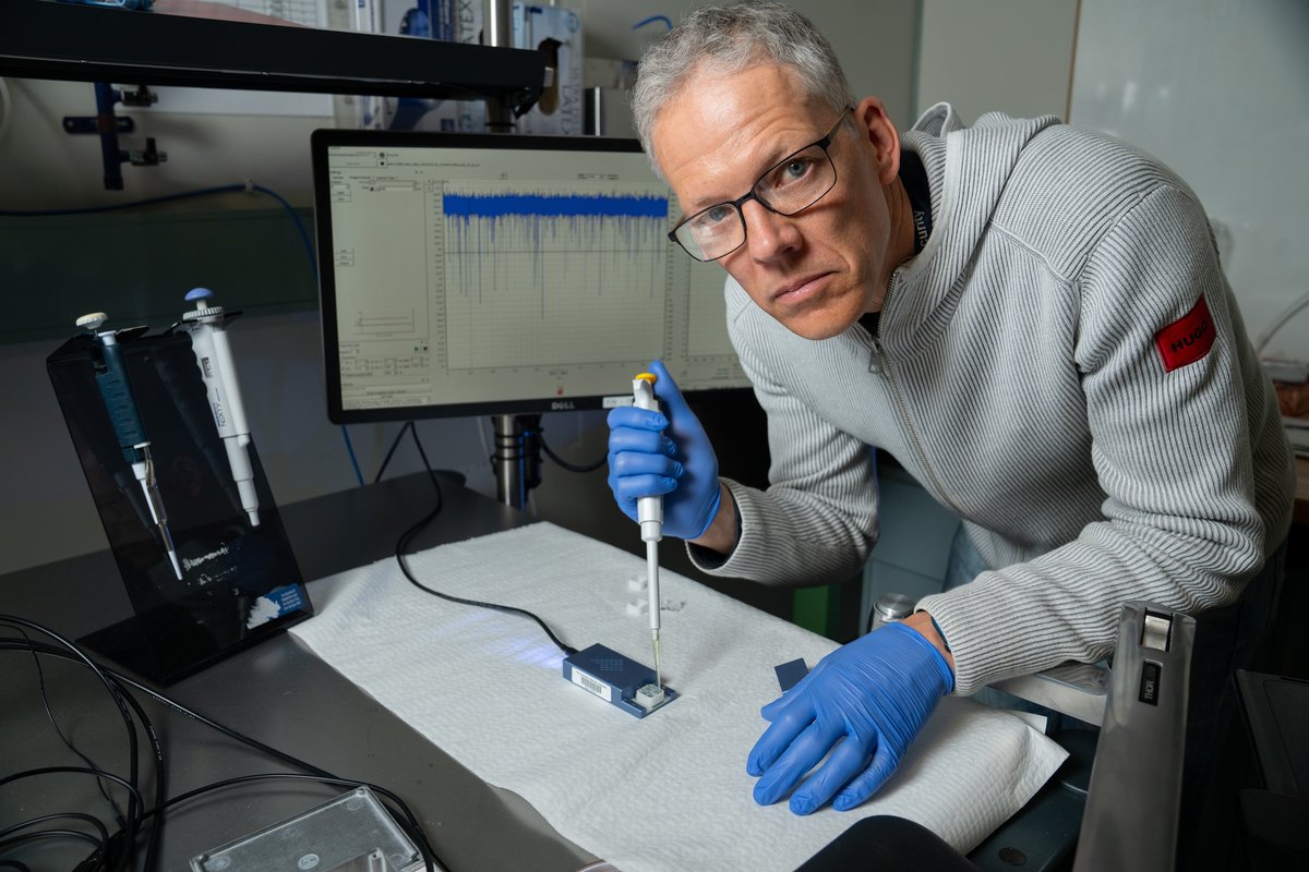 A simple test for diseases with a tiny pore in a membrane, + IA post-processing could help diagnose Alzheimer's 20y earlier.
Ep 7 of Megavolts, Prof Patrick Kluth, Electronic Materials Engineering Dept, using <a href="/HIA_Accelerates/">Heavy Ion Accelerators</a>  
physics.anu.edu.au/news_events/?N… <a href="/scienceANU/">Science & Medicine at ANU</a> <a href="/ANUmedia/">ANU Media</a>
