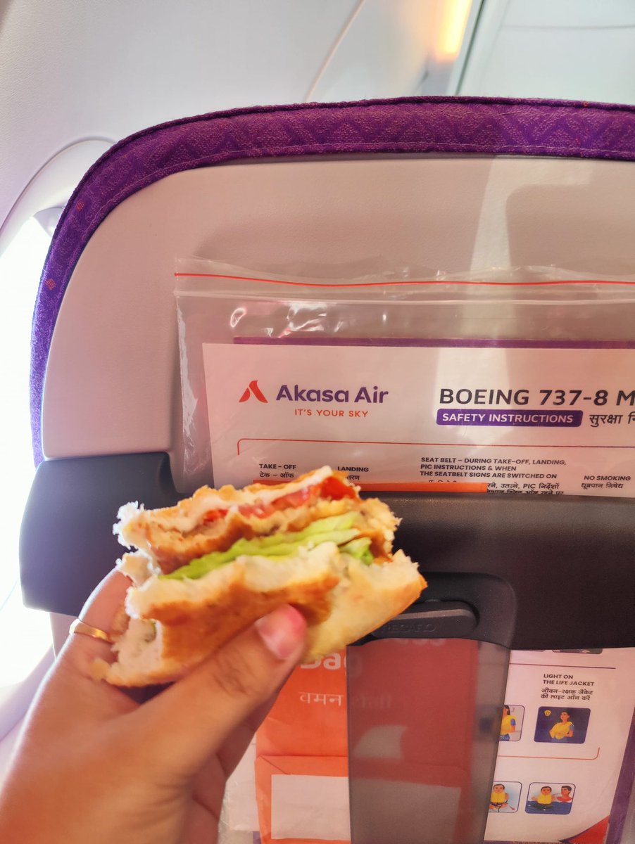 ZenithSuzee's tweet photo. Cabin was Hot
Food was Cold
Journey was nothing 
less than Gold

#PatheticExperience with #AkasaAir #Akasa @AkasaAir
🤮🤮🤮 https://t.co/GTL7YyD5i7