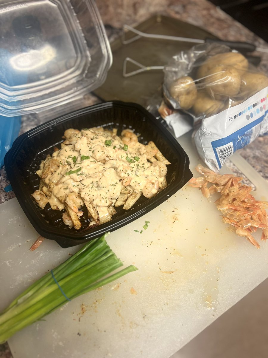 ancepps's tweet image. Do y’all still love men that can cook?