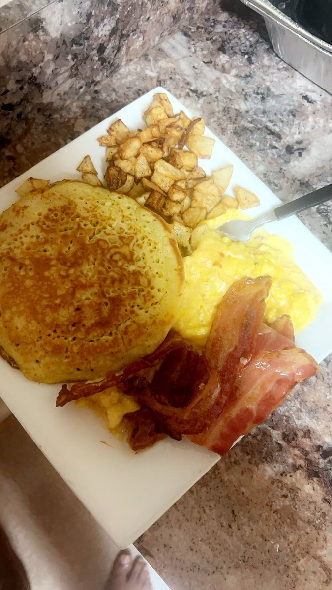 ancepps's tweet image. Do y’all still love men that can cook?