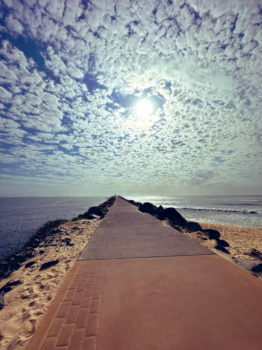 NewyBeachBum's tweet photo. Loved these clouds this morning. Not too often I get a photo of Nobbys breakwall sans people!
#Nobbys #WellbessHour #Clouds https://t.co/0A39ekSeex