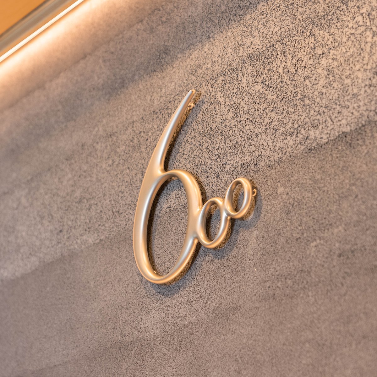 6oo_official's tweet photo. ブランド名のおはなし。
「6」は、「五感の先にある第六感」を表しています。 「6∞」には、挑戦する全ての人々のこころをほんの少し前に動かし、そんな「ひらめきの瞬間」とも言える第六感を、分野や業種の枠を超え「∞(無限)」に創出するという私たちの意志が込められています。
#6oo
#sixhundred https://t.co/Bz7HMGktwW