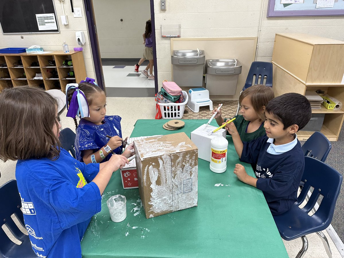 Tools_PreKTeach's tweet photo. #PreK background building week is complete! Now time for #pretendplay!#talkingislearning #teaching #school #preschool https://t.co/ua15NGlClX