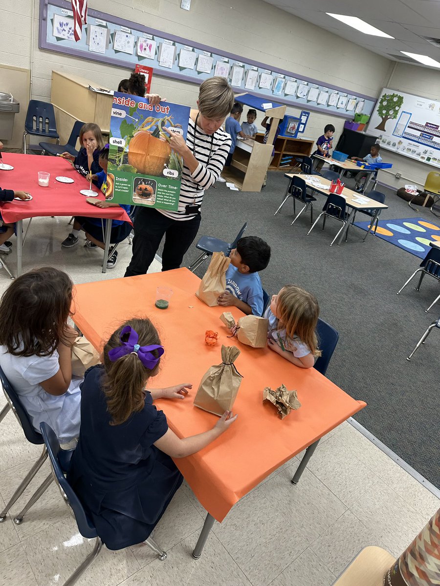 Tools_PreKTeach's tweet photo. #PreK background building week is complete! Now time for #pretendplay!#talkingislearning #teaching #school #preschool https://t.co/ua15NGlClX