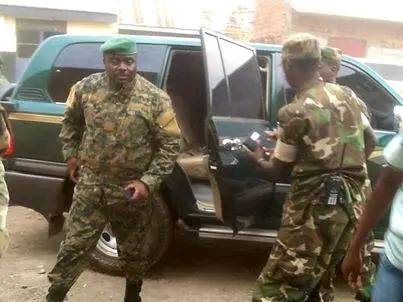 michombero's tweet photo. Combats #M23_Wazalendo, après avoir perdu plusieurs villages dans le territoire de #Masisi et #Rutshuru, le Président du mouvement #M23 Bertrand Bisimwa lance lance un message d'espoir à ses hommes. 

" Chers compatriotes victimes de la barbarie du régime de Kinshasa, les douleurs et les pleurs infligés au Kivu-Ituri depuis que l’idéologie génocidaire a pris ses quartiers au palais de la Nation prendront fin. Nous gagnerons cette guerre existentielle nous imposée par ce régime.
Nous survivrons de nos défis, renaîtrons de nos cendres et imposerons une ère de paix, de réconciliation et de reconstruction de notre espace vital. Nous apprendrons à vivre ensemble, à affronter nos défis, à partager nos gains et à protéger ce qui nous est cher : notre unité", a dit @bbisimwa dans un message de lundi 9 octobre.