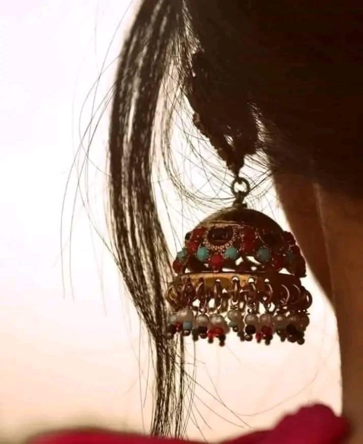 मुमकिन ही नहीं के हर दर पर झुक जाऊ ,

मेरा  रब भी  एक  है  और  मेरा  सर  भी ।।