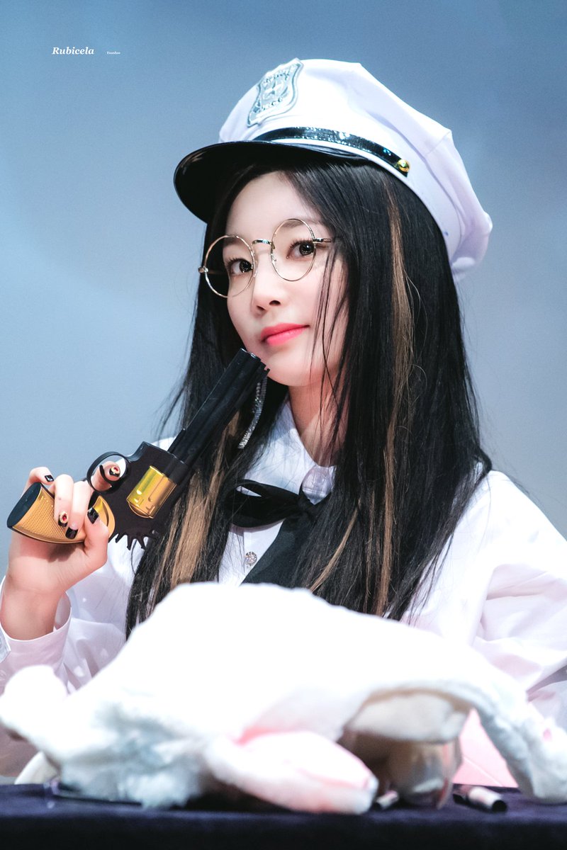Nos hemos puesto en modo guapas hoy por el #로켓펀치𓈒᭬𝟷𝑠𝑡𓊈𝑦𝑒𝑎𝑟𓊉 porque claro que andaba planeando echar chisme con las bebés de <a href="/rxcketpunch_twt/">ROCKET PUNCH 🥊</a>.

✩ ͡   𝙳a𝕖𝚑yu𝚗 ꫂ di𝑎m𖹭n𝚍’s