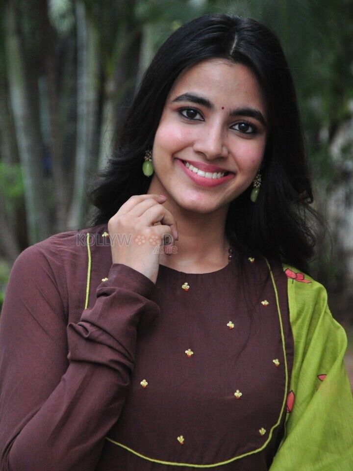 Heroine Shivani Nagaram

See more pictures - kollywoodzone.com/boxoffice/shiv…

#ShivaniNagaram