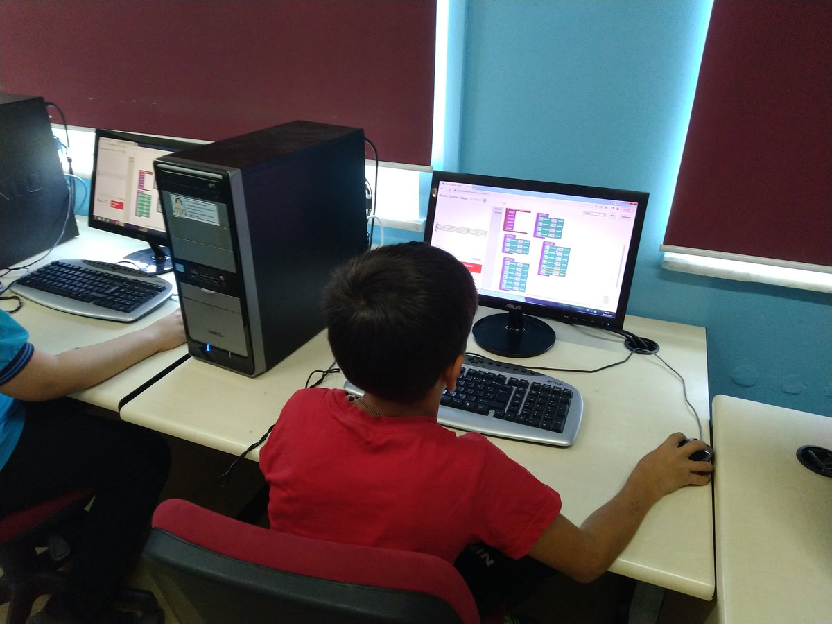 kale_ybo's tweet image. #Codeweek2023 🌐 kapsamında @denizlimem @ArgeDenizli 'nin düzenlediği kodlama ve müzik etkinliğinde; BT öğretmenimiz @SezerrK ve 5. Sınıf öğrencilerimiz kod yazarak müzik melodileri oluşturdular.
#YapayZeka 🤖
@tcmeb
@emre_caliskan
@YTEMEL3
@CodeWeekEU
@CodeweekTurkiye
@kalemem20