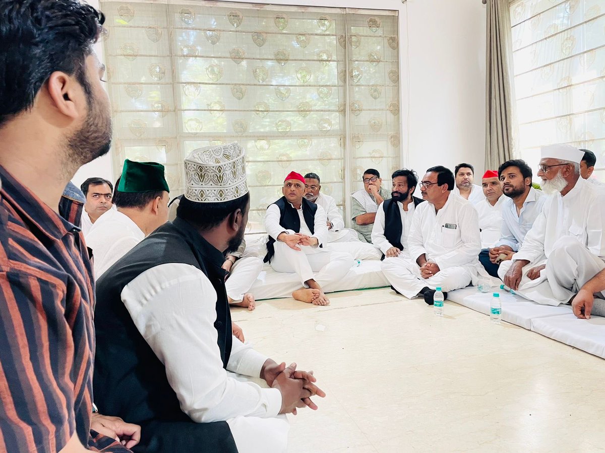 नेता जी को श्रद्धांजलि