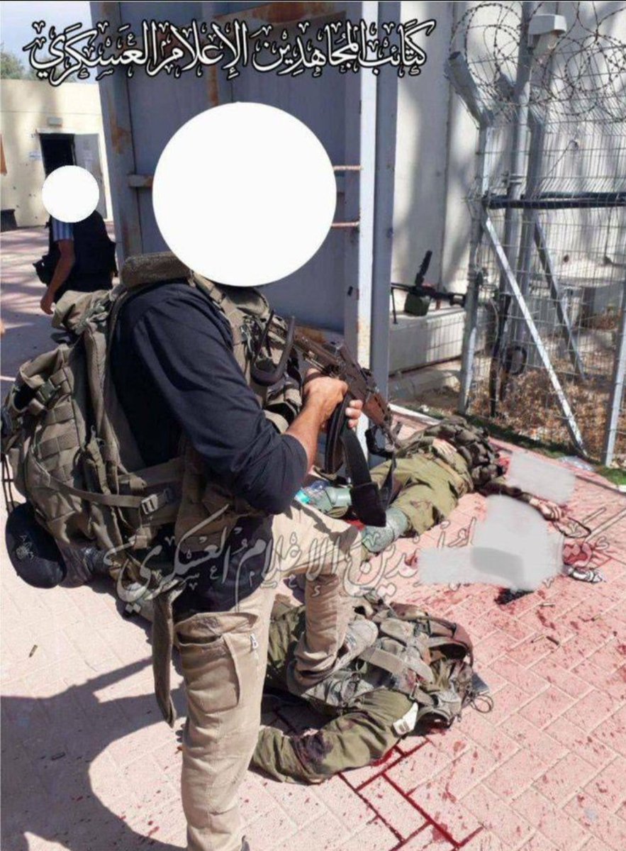 IronMan_1900_'s tweet photo. @netanyahu Cutting off the heads of Israeli soldiers, putting Israeli children in cages, brutal treatment of an Israeli female officer, We have said many times that Iran's mullahs' government is the godfather of ISIS and Hamas.
#مهسا_امینی
#IRGCterrorists https://t.co/9UsAqs9hfo