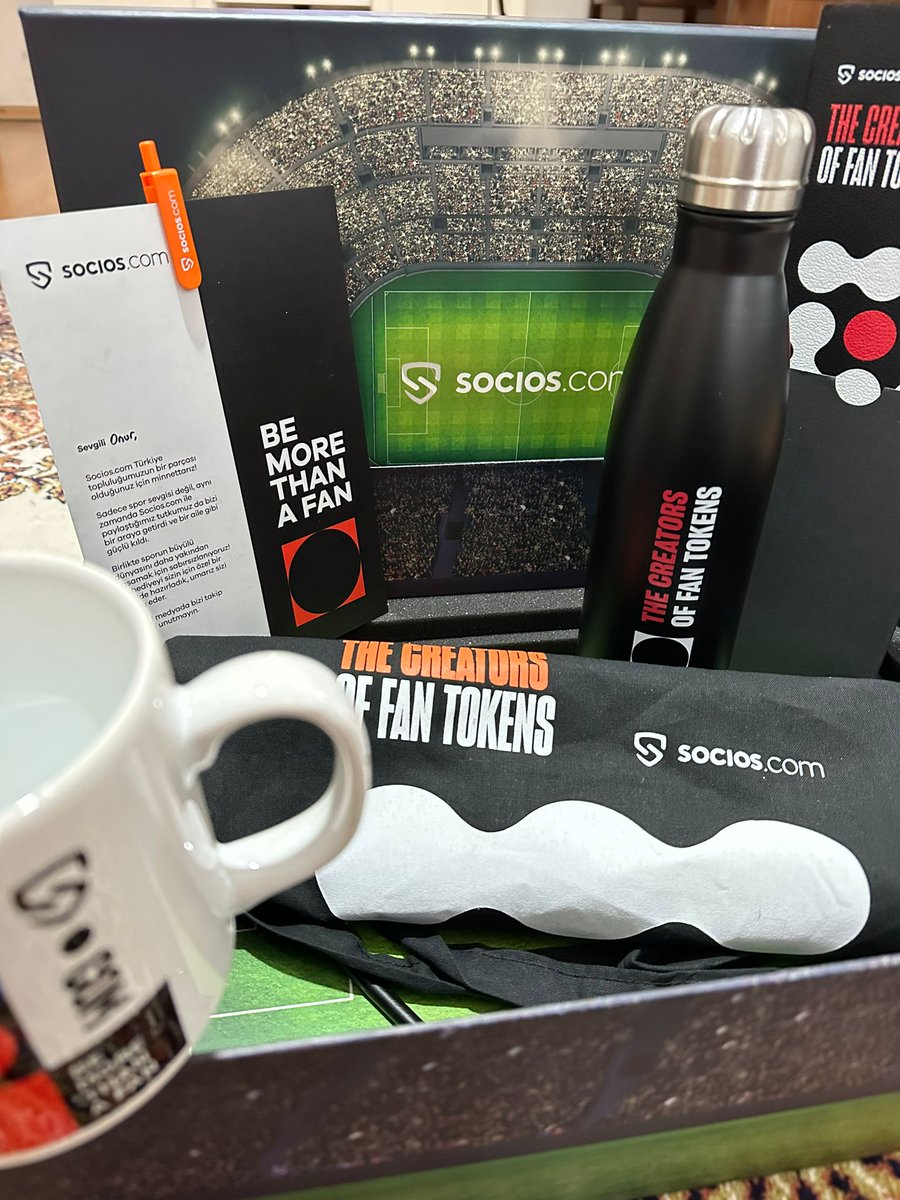 mosyostone's tweet photo. @Socios_Turkiye topluğu'nun bir parçası olmak gerçekten gurur verici.Güzel hediyelerimiz için çok teşekkür ederim iyi ki varsınız :)) ❤️❤️
#bemorethanafan @socios @HazalGungordu https://t.co/UHXmZofKUc