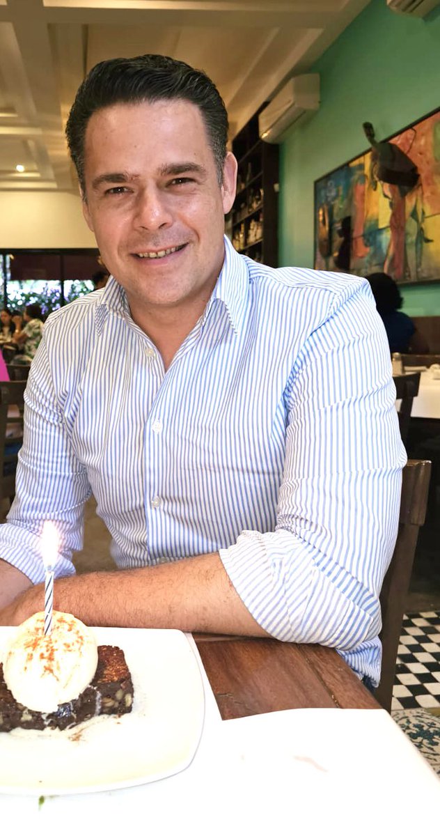 Infinitamente agradecido con Dios por permitirme cumplir un año más de vida. Siempre he afirmado que Dios y la vida han sido muy condescendientes conmigo y hoy con otro año mas lo sigo sosteniendo. De todo corazón gracias a quienes se dieron el tiempo para una felicitación!! 1/2