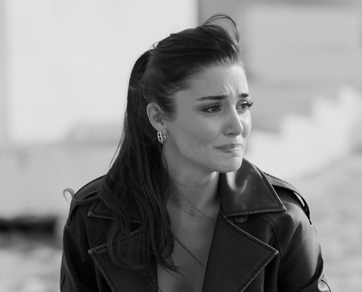 Smhude's tweet photo. Hande Erçel👏🏼 
Çok etkilendim gerçekten 🔥 #BambaşkaBiri #HandeErçel https://t.co/dzye1PpfQf
