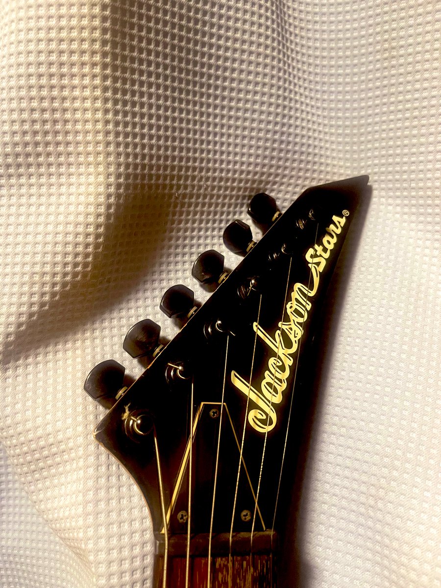 hummermusic1229's tweet photo. 去年から欲しすぎて、先輩にしつこいと言われる程まで話していた憧れのギター
Jackson Rhoads V
とある方から譲って頂きました
言霊ってのはホントにあると、改めて実感した日だった
#Jacksonstars #Rhoadsv https://t.co/HgpNlIOaLg