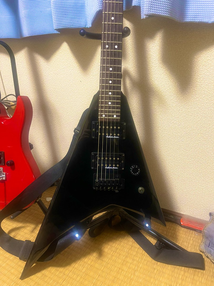 hummermusic1229's tweet photo. 去年から欲しすぎて、先輩にしつこいと言われる程まで話していた憧れのギター
Jackson Rhoads V
とある方から譲って頂きました
言霊ってのはホントにあると、改めて実感した日だった
#Jacksonstars #Rhoadsv https://t.co/HgpNlIOaLg