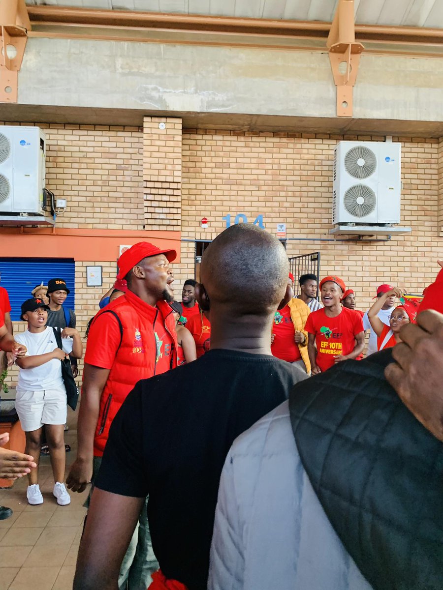 apb_effsc's tweet photo. #UJSRCELECTIONS  #VoteforEFFSC 
The only hope is The EFF/EFFSC✊

Voting Opens: [11 OCTOBER 2023]
Voting Closes: [13 OCTOBER 2023] https://t.co/2EpEPREuDo